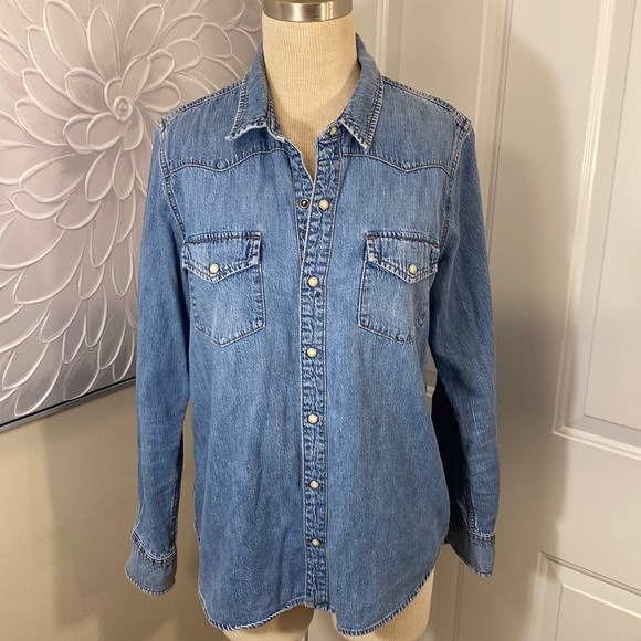Lucky Brand Tops - Lucky brand pearl snap denim shirt L
